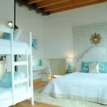Five Senses Hostel *