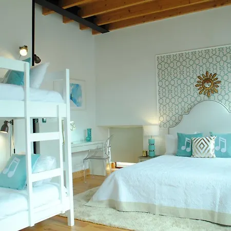 Five Senses Hostel *